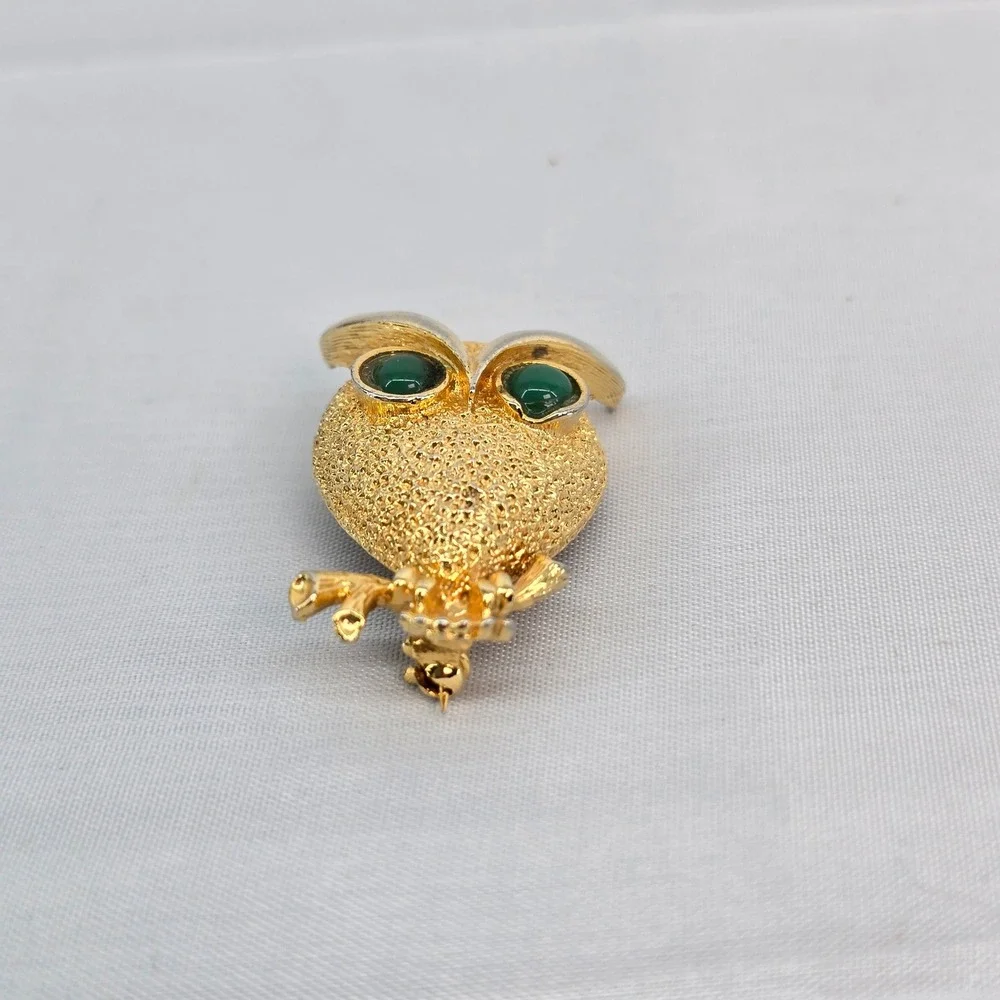 Vintage Gold Tone Owl Brooch Green Cabochon Eyes Textured Bird Pin 1.5 Inch